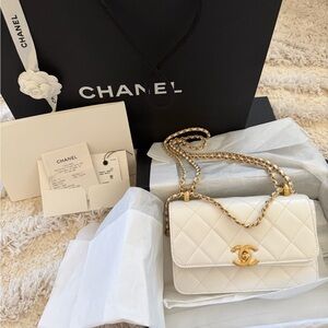 Chanel Cream Quilted Shoulder Bag with Gold Chain
